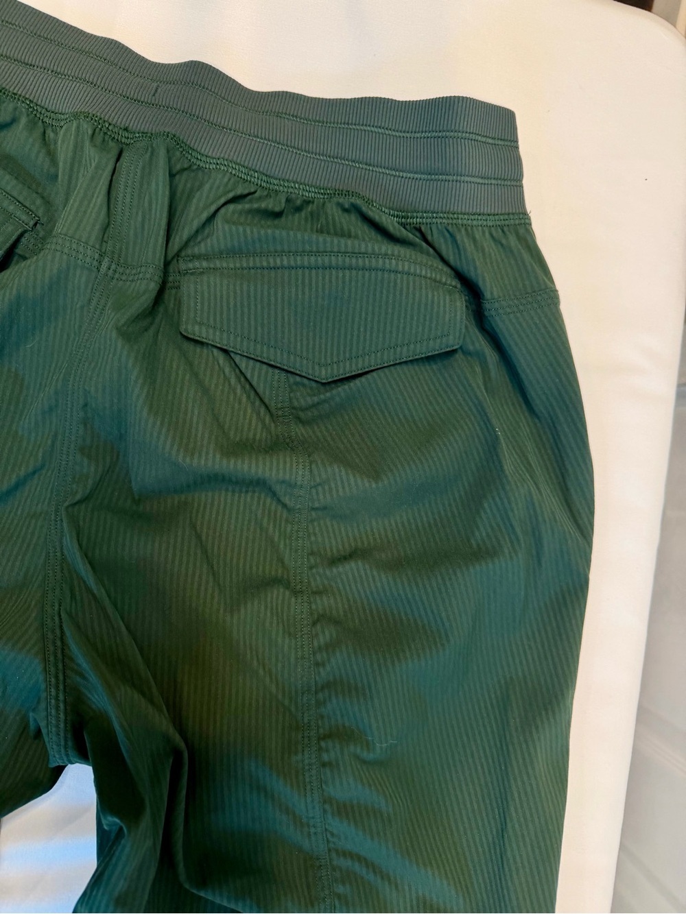 Lululemon Dance Studio Relaxed-Fit Mid-Rise Cargo Pant
Rainforest Green Size XS - Picture 11 of 16